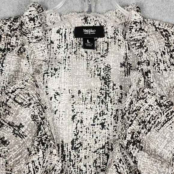 Mossimo Women's V-Neck Sleeveless Flutter Blouse Geometric Pattern Size Large - Picture 2 of 10